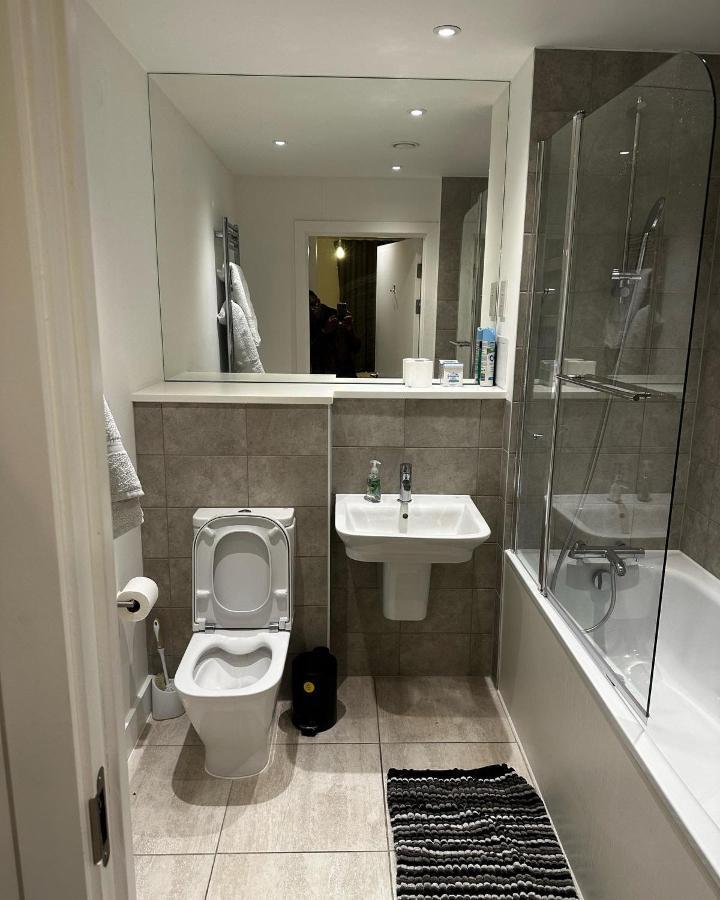 Luxury 2 Bedrooms Apartment Баркинг Екстериор снимка