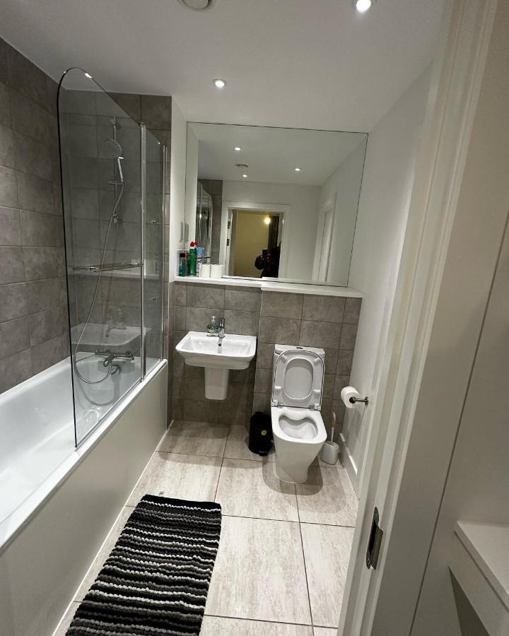 Luxury 2 Bedrooms Apartment Баркинг Екстериор снимка