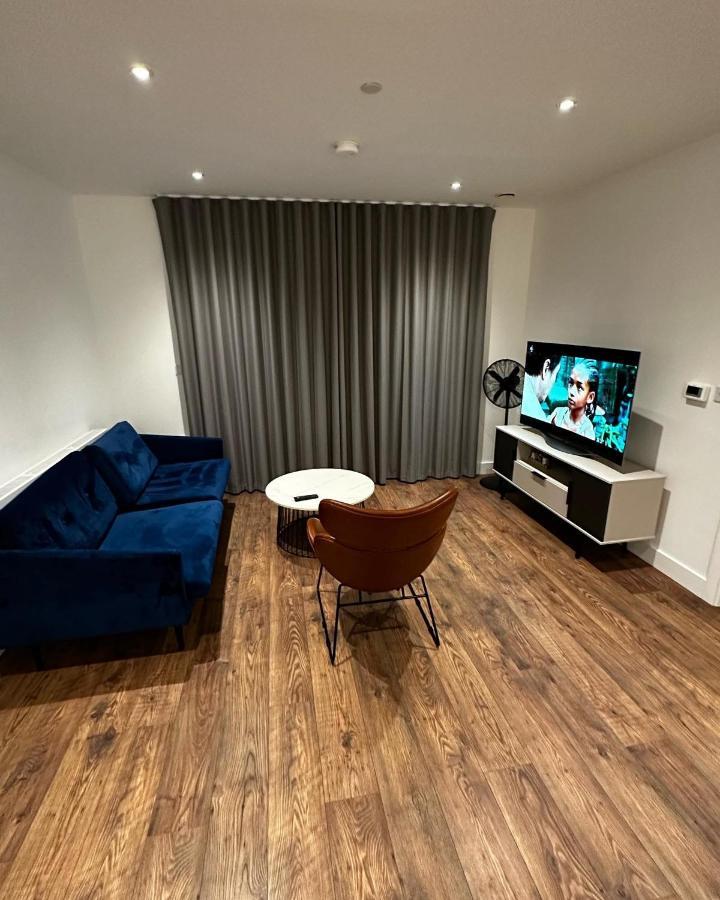 Luxury 2 Bedrooms Apartment Баркинг Екстериор снимка