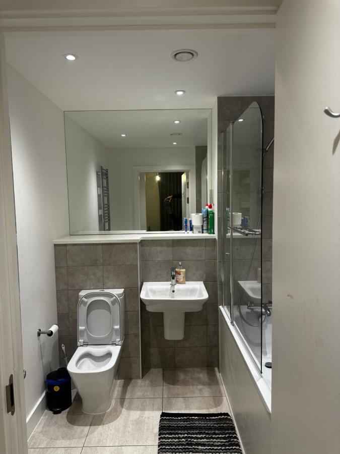 Luxury 2 Bedrooms Apartment Баркинг Екстериор снимка